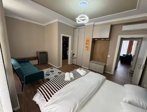 Tirane, jepet me qera apartament 2+1 Kati 1, 110 m² 800 € (QENDER)
