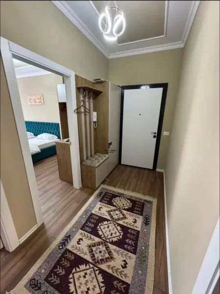 Tirane, jepet me qera apartament 2+1 Kati 1, 110 m² 800 € (QENDER)