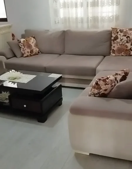 Tirane, jepet me qera Vile 3+1 Kati 1, 100 m² 500 € (Rruga Abdyl Pajo)