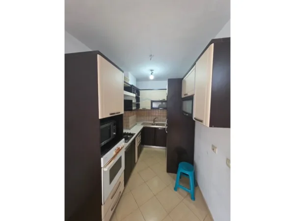 Tirane, shitet 3+1+Ballkon Kati 6, 148.000 € 