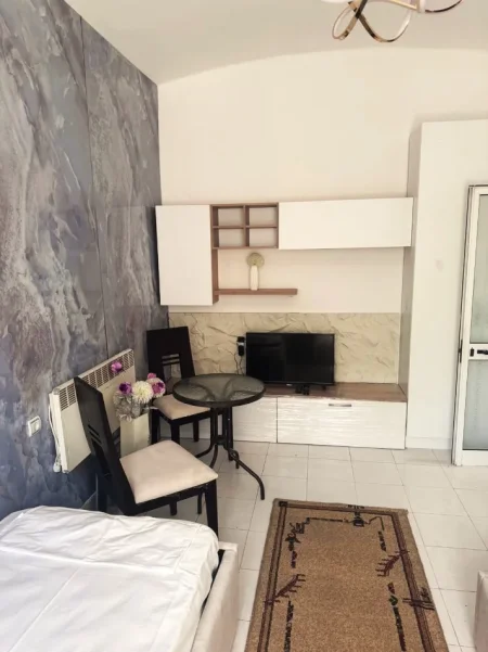 Tirane, jepet me qera garsonier Studio Kati 0, 25 m² 400 € 