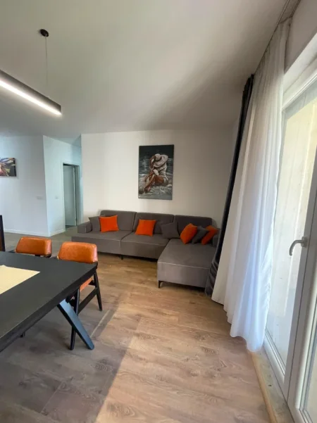 Tirane, shitet apartament 2+1+Ballkon Kati 1, 98 m² 275.000 € (Teg)