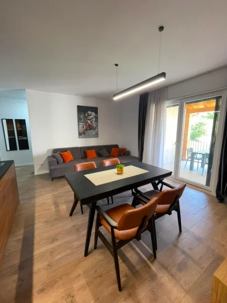 Tirane, shitet apartament 2+1+Ballkon Kati 1, 98 m² 275.000 € (Teg)