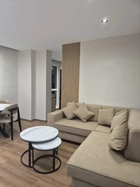 💥Tirane, jepet me qera Apartament 1+1 Kati 7, 60 m²,Mobilim i Ri, Çmimi 55.000 Lekë të Reja, (Pranë Shkollës Bashkuar, tek Rruga Dibrës, Tiranë.)
