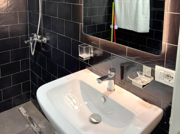 Tirane, jepet me qera apartament 2+1 Kati 5, 88 m² 430 € 