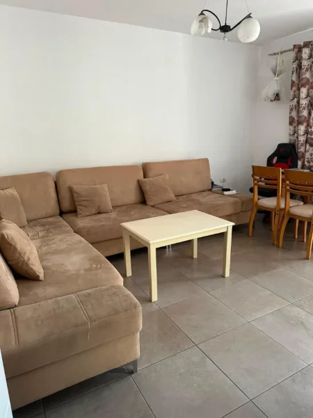 Tirane, jepet me qera apartament 2+1+Aneks+Ballkon Kati 5, 80 m² 55.000 lek Rr.Fortuzi,pall 39)