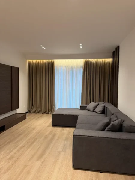 Tirane, jepet me qera apartament 2+1+Aneks+Ballkon Kati 3, 140 m² 2.800 € (Rruga e Elbasanit)