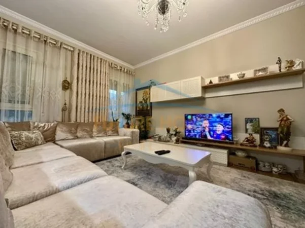 Shitet, Apartament 3+1+2, Liqeni i Thatë, Tiranë. 0696069906