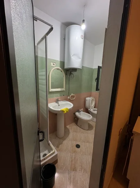 Tirane, jap me qera shtepi 1+1 Kati 1, 60 m² 450 € (Rruga Margarita Tutulani)