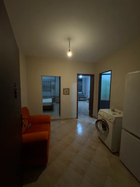 Tirane, jap me qera shtepi 1+1 Kati 1, 60 m² 450 € (Rruga Margarita Tutulani)