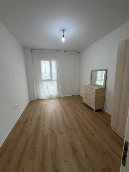 Tirane, jepet me qera apartament 2+1+Ballkon Kati 2, 110 m² 600 € (Don Bosko, Trio Tower)