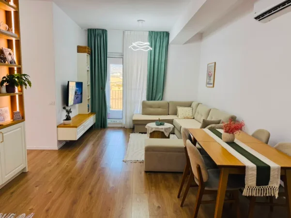Tirane, jepet me qera apartament 3+1+Ballkon Kati 4, 105 m² 700 € (Rezidenca Kaimi, Ali Demi)