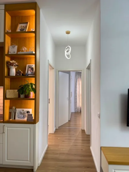 Tirane, jepet me qera apartament 3+1+Ballkon Kati 4, 105 m² 700 € (Rezidenca Kaimi, Ali Demi)