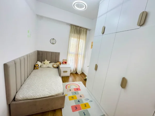 Tirane, jepet me qera apartament 3+1+Ballkon Kati 4, 105 m² 700 € (Rezidenca Kaimi, Ali Demi)