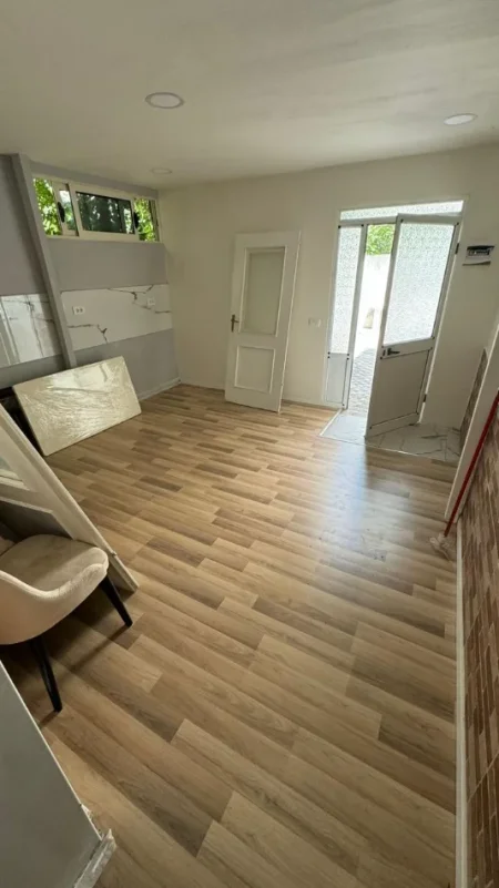 Tirane, jepet me qera apartament 3+1+Ballkon Kati 0, 110 m² 550 € (Pranë Gjimnazit "Besnik Sykja)