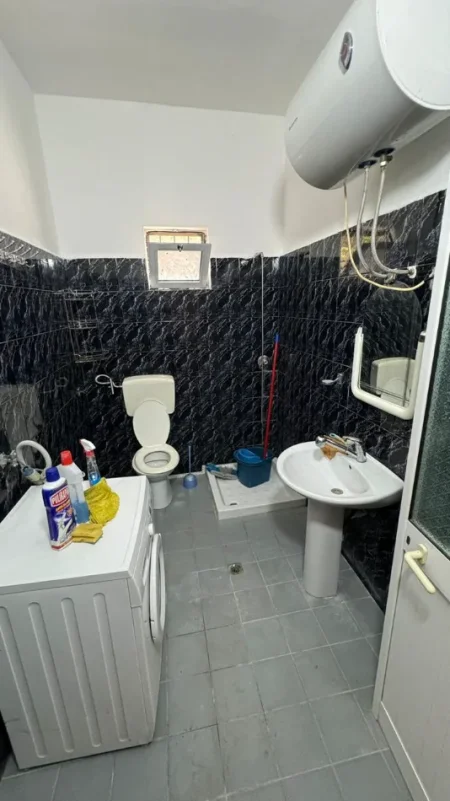 Tirane, jepet me qera apartament 3+1+Ballkon Kati 0, 110 m² 550 € (Pranë Gjimnazit "Besnik Sykja)
