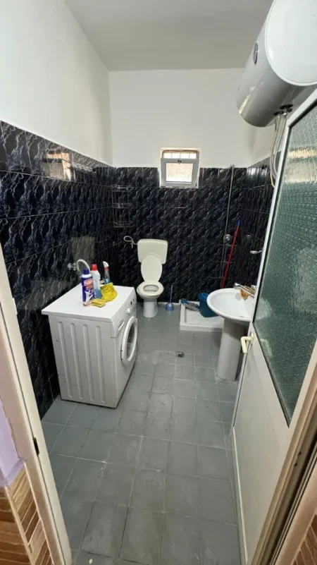 Tirane, jepet me qera apartament 3+1+Ballkon Kati 0, 110 m² 550 € (Pranë Gjimnazit "Besnik Sykja)