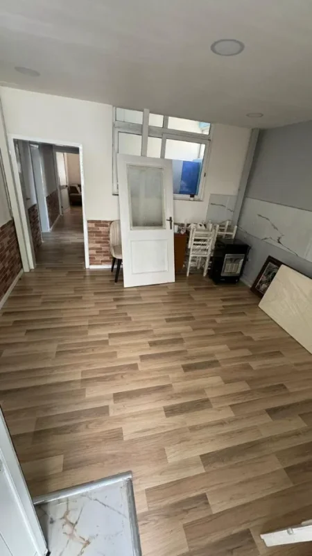 Tirane, jepet me qera apartament 3+1+Ballkon Kati 0, 110 m² 550 € (Pranë Gjimnazit "Besnik Sykja)