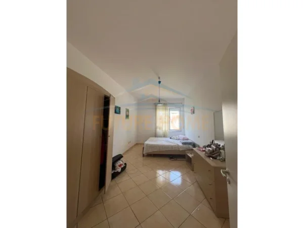 Tirane, jepet me qera apartament 2+1+Ballkon Kati 2, 87 m² 450 € (Fresk)