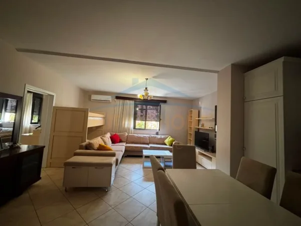 Tirane, jepet me qera apartament 1+1+Ballkon Kati 2, 75 m² 750 € (Qender)