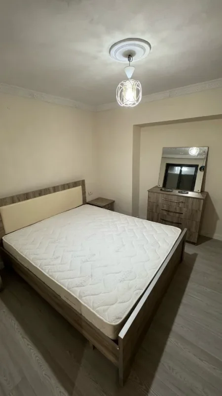 Tirane, jepet me qera apartament 1+1+Ballkon Kati 0, 60 m² 350 € (Rruga e Dibrës, pranë Shkollës së Bashkuar)