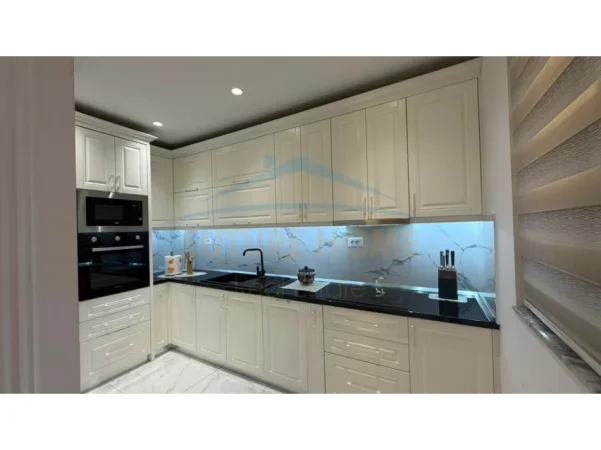Tirane, shitet apartament 2+1+Ballkon Kati 5, 118 m² 155.000 € (Unaza e Re)
