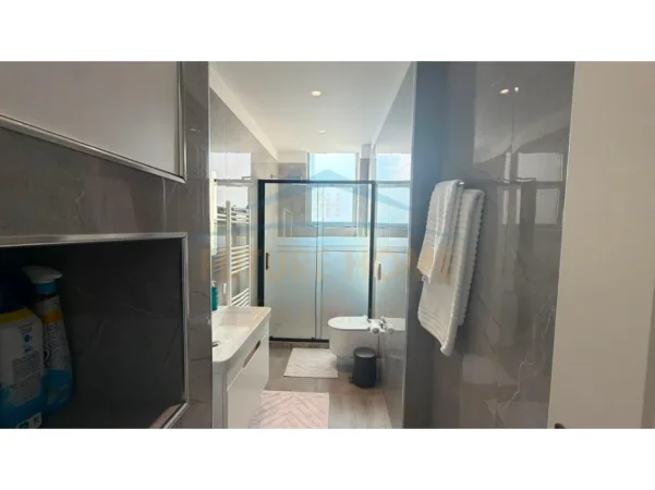 Tirane, shitet apartament 2+1+Ballkon Kati 5, 118 m² 155.000 € (Unaza e Re)
