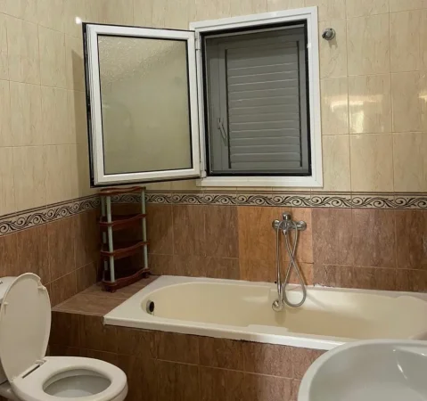 Tirane, jepet me qera, pa-komision apartament 1+1 Kati 1 , 60 m² 400 € (Rruga Jordan Misja)