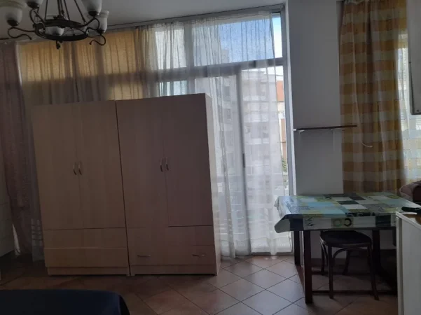 Tirane, jepet me qera garsonier 1+1 Kati 4, 28 m² 300 € (tek tregu elektrik Tirane)