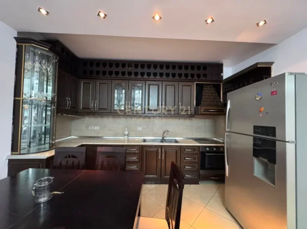 Tirane, jepet me qera apartament 2+1 Kati 8, 95 m² 500 € (unaza e re)