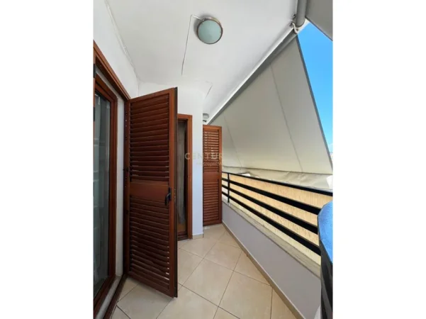 Tirane, jepet me qera apartament 2+1 Kati 8, 95 m² 500 € (unaza e re)