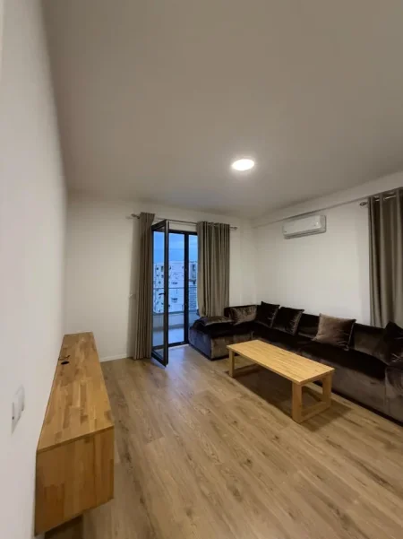 Tirane, jepet me qera apartament 2+1+Ballkon Kati 5, 106 m² 750 € (Porcelan)