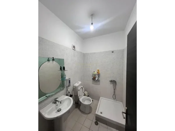 Tirane, jepet me qera apartament 2+1 Kati 4, 100 m² 500 € (astiri)