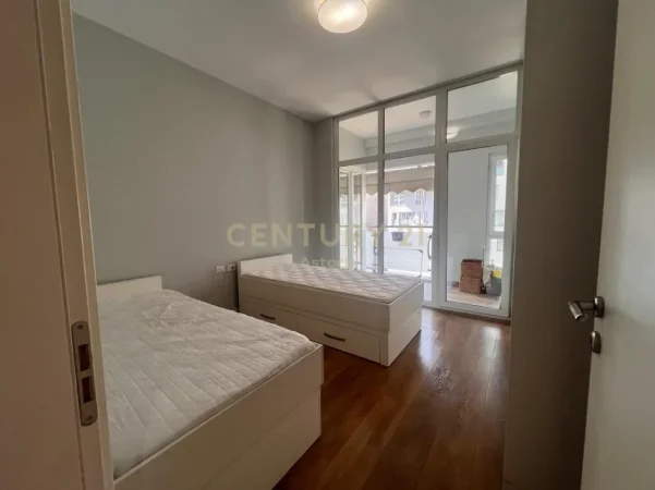 Tirane, jepet me qera apartament 2+1 Kati 5, 110 m² 1.000 € (komuna e parisit 2)