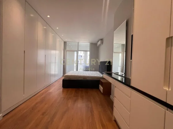 Tirane, jepet me qera apartament 2+1 Kati 5, 110 m² 1.000 € (komuna e parisit 2)