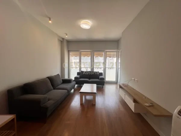 Tirane, jepet me qera apartament 2+1 Kati 5, 110 m² 1.000 € (komuna e parisit 2)