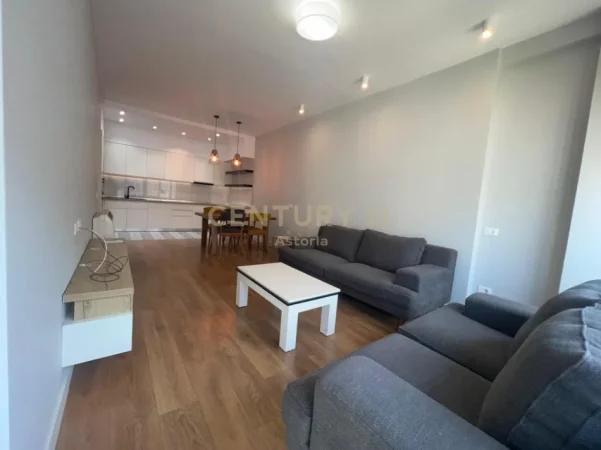 Tirane, jepet me qera apartament 2+1 Kati 5, 110 m² 1.000 € (komuna e parisit 2)