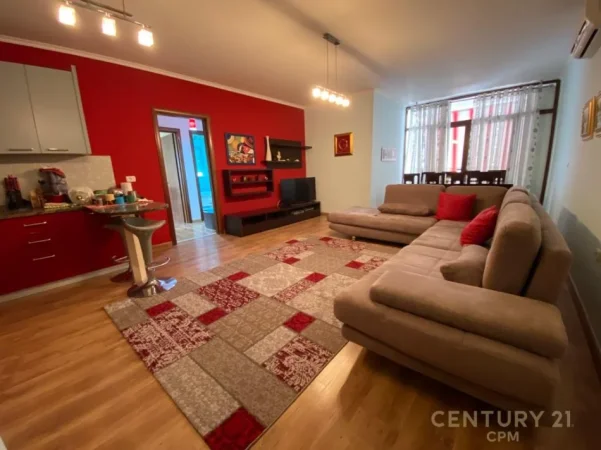 Tirane, jepet me qera apartament 2+1 Kati 10, 105 m² 650 € (komuna e parisit)