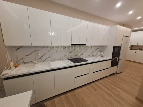 Tirane, jepet me qera apartament 1+1 Kati 3, 67 m² 550 € (astiri)