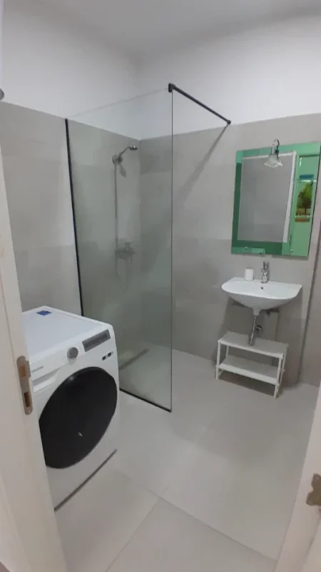 Tirane, jepet me qera apartament 2+1+Aneks+Ballkon Kati 5 + PARKIM, 149 m² 790 € (Te Spitali 5, Kompleksi ASL1)