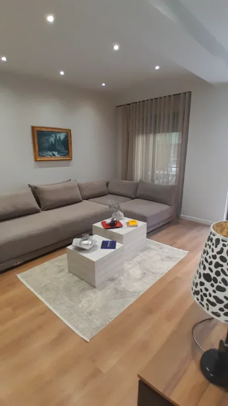 Tirane, jepet me qera apartament 1+1+Aneks+Ballkon Kati 2, 76 m² 690 € (Kodra Diellit, British Schull)