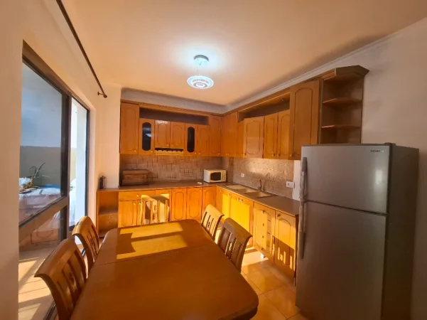 Tirane, jepet me qera apartament 2+1+Ballkon Kati 5, 80 m² 500 € (Tregu Elektrik, Rruga Zonja Çurre)