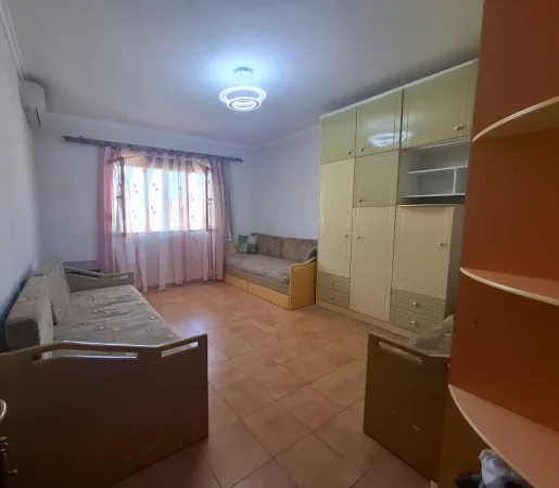 Tirane, jepet me qera apartament 2+1+Ballkon Kati 5, 80 m² 500 € (Tregu Elektrik, Rruga Zonja Çurre)