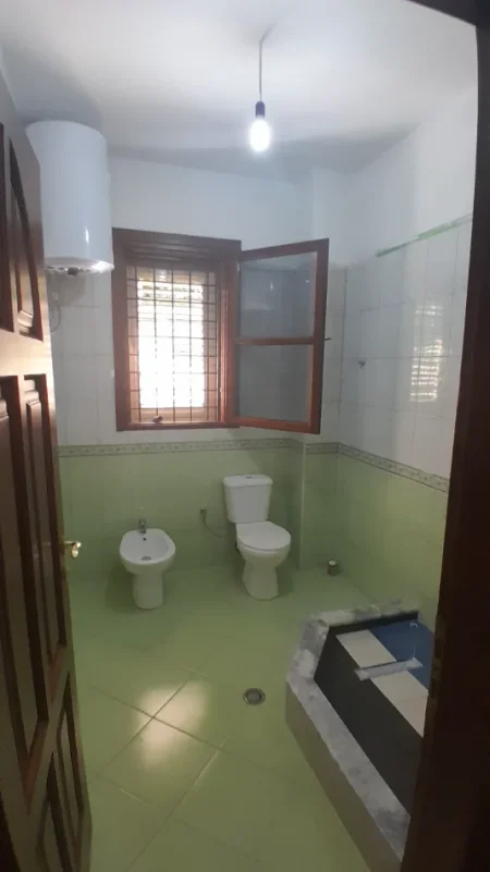 Jepet per qira apartament 2+1+Aneks+ 2 Ballkone + 2 banja,Kati 2, 120 m² 500 € (Hotel Deja ne Rr. Fuat Toptani)