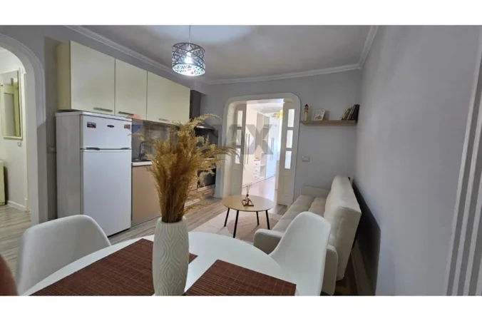 Tirane, jepet me qera apartament 1+1 Kati 4, 60 m² 500 € (Brryli)