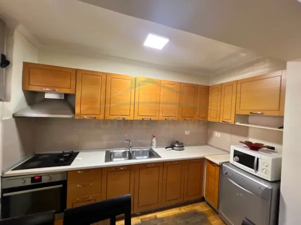 Tirane, jepet me qera apartament 2+1+2, Kati 1, 72 m²  50.000 Lekë   (Shkolla e Baletit)