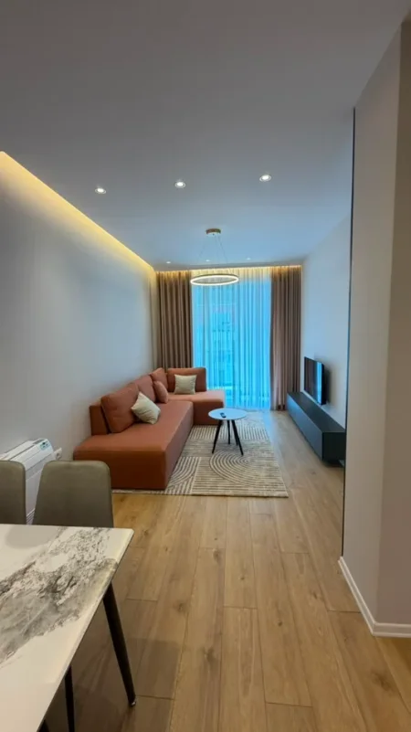 Tirane, jepet me qera apartament 1+1 Kati 5, 60 m² 650 € (siri kodra)