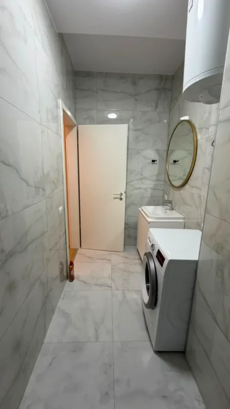 Tirane, jepet me qera apartament 1+1 Kati 5, 60 m² 650 € (siri kodra)
