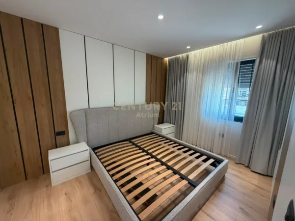 Tirane, jepet me qera apartament 1+1 Kati 4, 70 m² 600 € (sauk)
