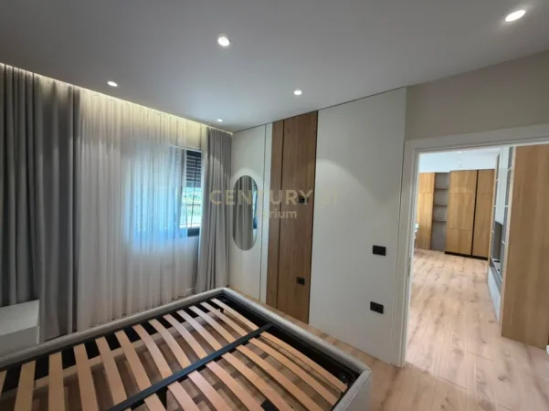 Tirane, jepet me qera apartament 1+1 Kati 4, 70 m² 600 € (sauk)